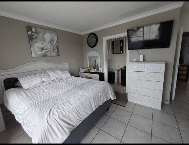 2 BEDROOM PROPERTY TO RENT IN SONNEVELD